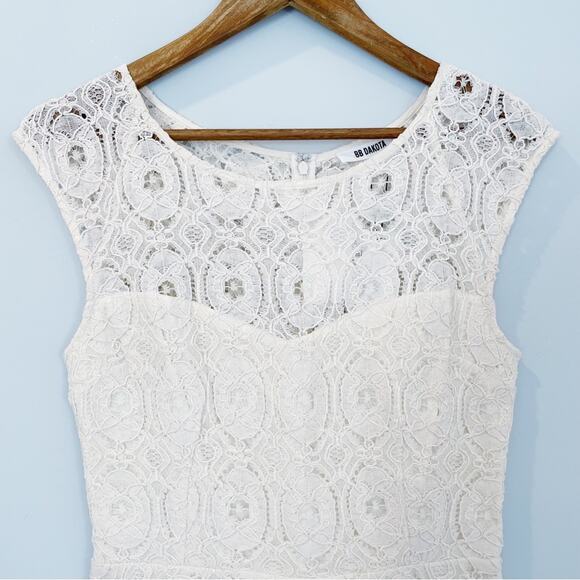 💗 3/$10 💗 BB Dakota Fit & Flare Lace Overlay Dress Ivory Size 6 NEW - Picture 2 of 15